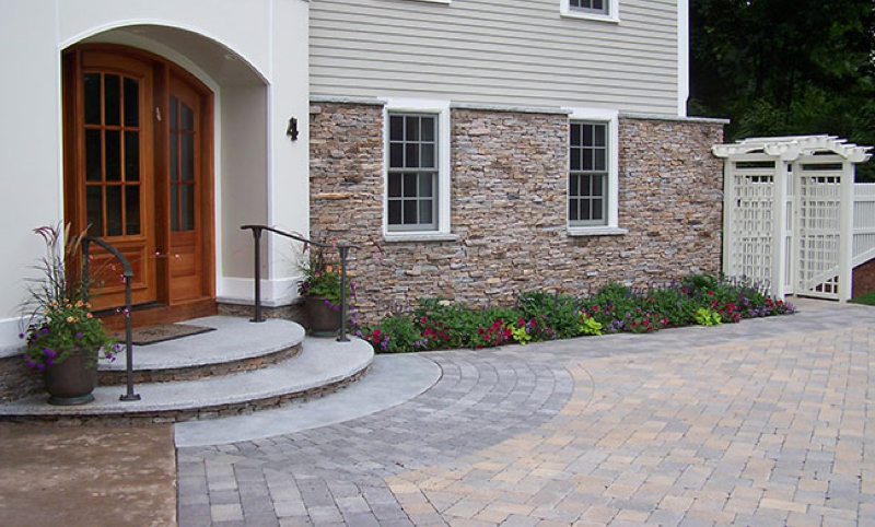 front arrival landscape design with hardscapes
